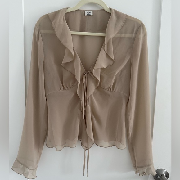 Aritzia Ruffle Front Top - Picture 2 of 4